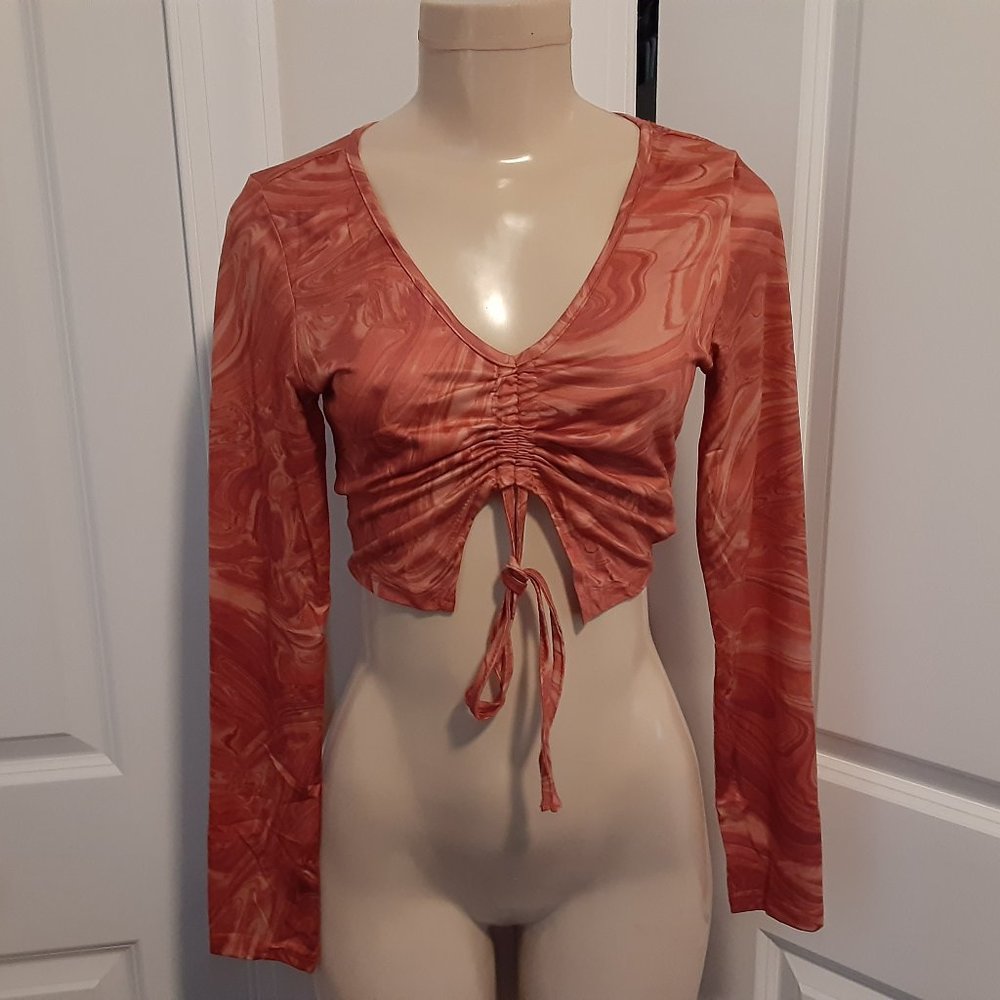 Orange Marbled Cinch Front Top Cropped - Picture 4 of 12